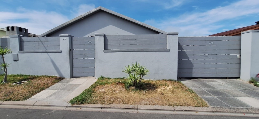 4 Bedroom Property for Sale in Grassy Park Western Cape